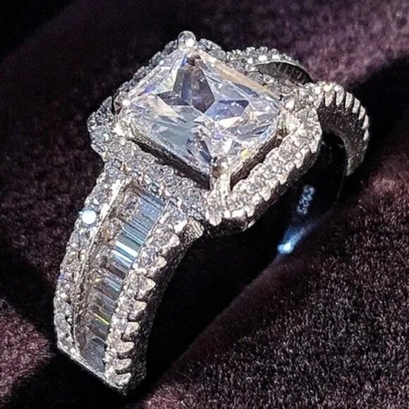 NEW 925 STERLING SILVER BAGUETTE ENGAGEMENT RING - Picture 1 of 7
